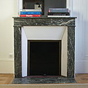 Avant, une cheminée banale en marbre d’aspect terne et sans vie d’un appartement haussmannien comme il en existe des milliers dans Paris.