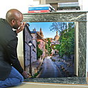 Etape 2 : ensuite il faut envoyer à PicsMyHome les cotations précises et le visuel choisi à imprimer aux dimensions exactes via le site internet. A réception du visuel décoratif, il suffit juste de placer la plaque dans l’enfoncement du foyer de la cheminée.