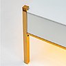 Utilisant le sol comme réflecteur, table basse éclairante G35, en laiton doré et opaline, avec 4 ampoules qui créent une lumière théâtrale. Création ARP, édition Pierre Disderot, 1955.