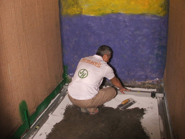 Etape 3 : Assurez-vous que le niveau soit égal entre les deux digues.