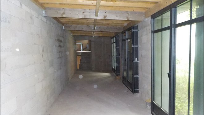 Avant les travaux : l’espace cuisine avant aménagement, composé en enfilade.