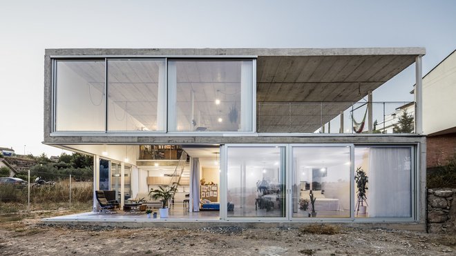 La maison entretient un lien permanent avec l’extérieur.