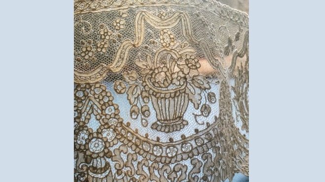 Le panier page 82 dessin collection ADPA : volant fin XIXème collection Guy Gaulard - Poème Le panier de Rémy de Gourmont.