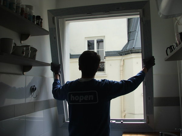 Etape 3 : S'assurer que le nouveau dormant respecte bien les dimensions de l'ouverture prévue.