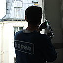 Etape 7 : Application de la colle spéciale PVC sur l'ancien dormant permettant au nouveau de venir "l’habiller ».