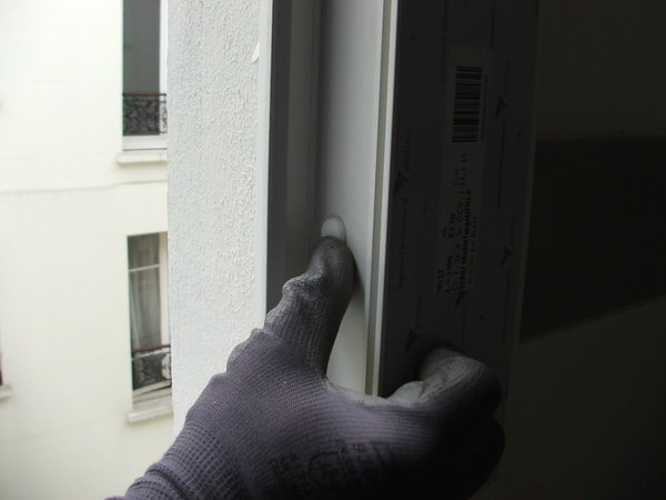 Etape 10 : Mis en place de cache-vis esthétiques.