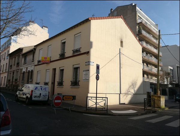 Avant les travaux et l’intervention de l’architecte Camille Hermand, un petit immeuble tout simple découpé en 4 appartements.