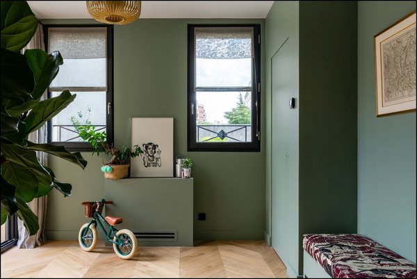 L’extension dessine une nouvelle entrée et accès côté jardin.