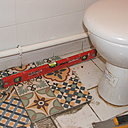 Etape 8 : bien vérifier la mise à niveau des carreaux de ciment à chaque étape.