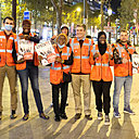 Edouard et ses équipiers prêts à vendre le magazine.