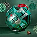 Ludique, gourmand et éco responsable le calendrier de Noël s’affiche en boule pleine à craquer de chocolats craquants.