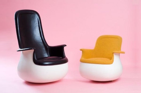 Longtemps édité chez Knoll et dorénavant très recherché pour son évocation des sixties, le « Culbuto » possède une côte élevée sur le marché de l’art, oscillant entre 3 000 et 4000 $ US.