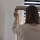 Etape 2 : une fois que les 4 côtés sont assemblés, vous pouvez visser directement à la main les 4 pieds.