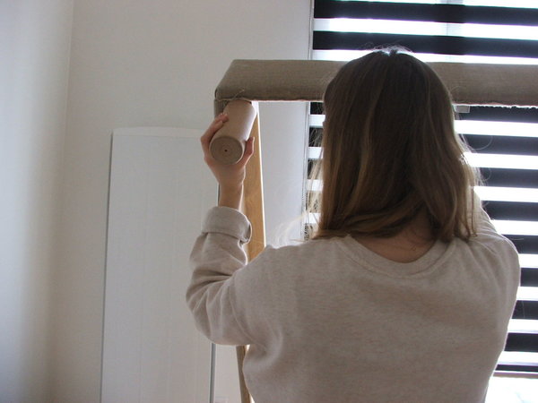 Etape 2 : une fois que les 4 côtés sont assemblés, vous pouvez visser directement à la main les 4 pieds.