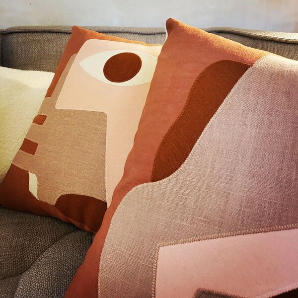 Des coussins de chez Unpolished Design.