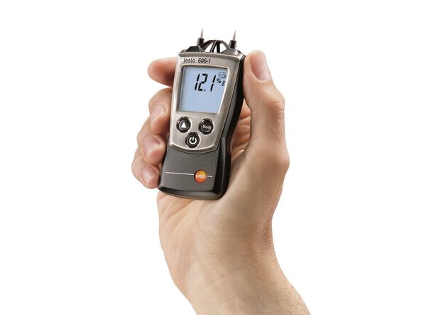 Très facile à prendre en main, le testeur d’humidité affiche immédiatement le résultat.